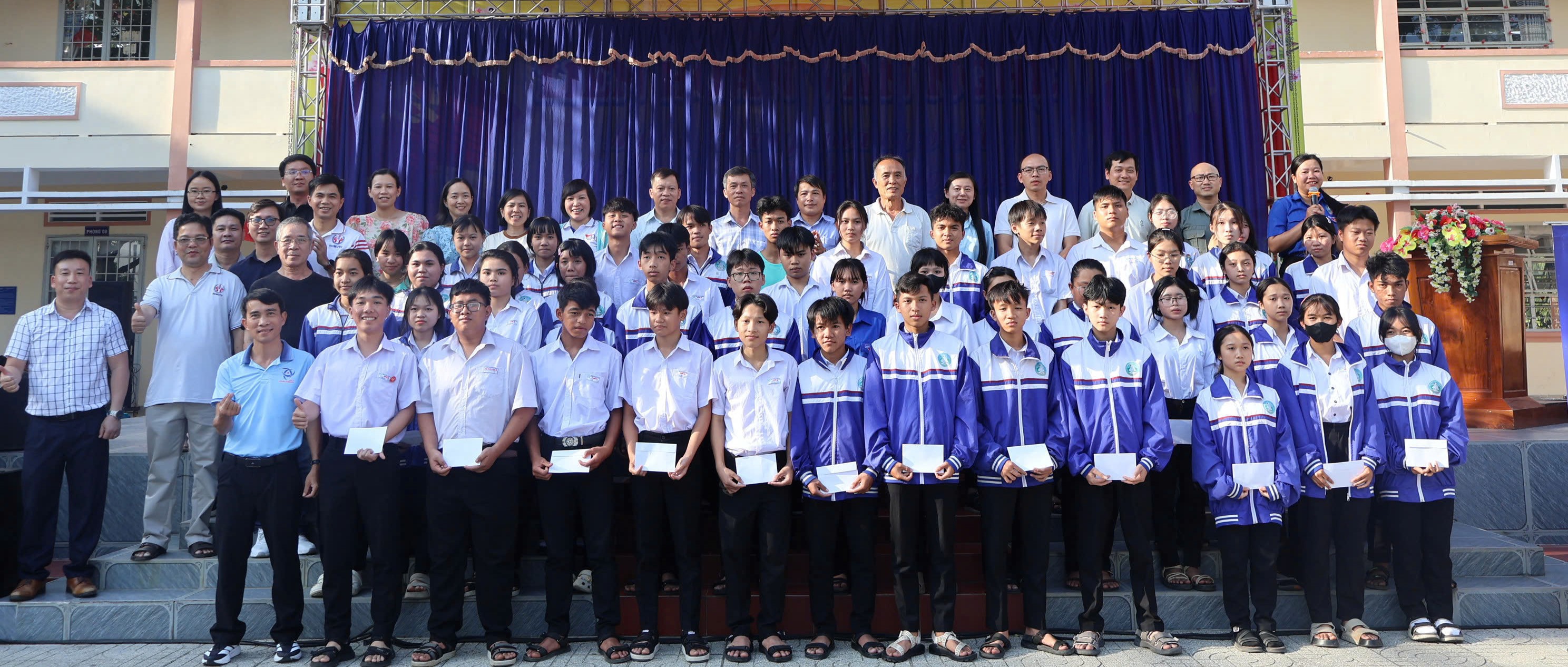 TẾT SẺ CHIA 2026 KHOA KHOA HỌC ỨNG DỤNG – LAN TỎA YÊU THƯƠNG, GẮN KẾT TẬP THỂ