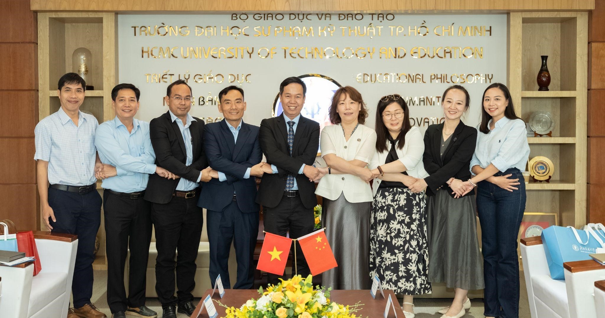 HCM-UTE thảo luận hợp tác với Trường Đại học Giao thông Bắc Kinh (Trung Quốc)