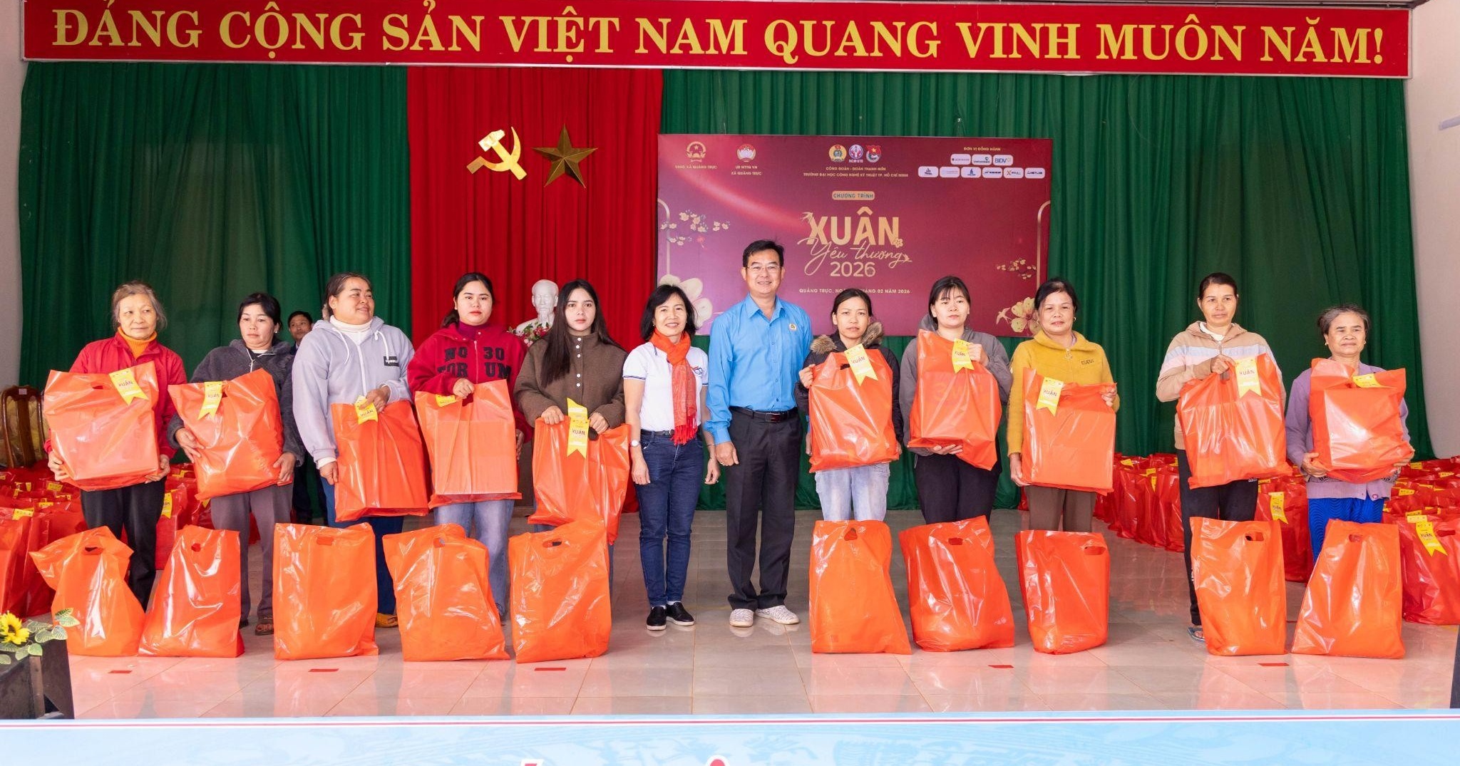 HCM-UTE mang Xuân Yêu thương đến xã Quảng Trực, tỉnh Lâm Đồng