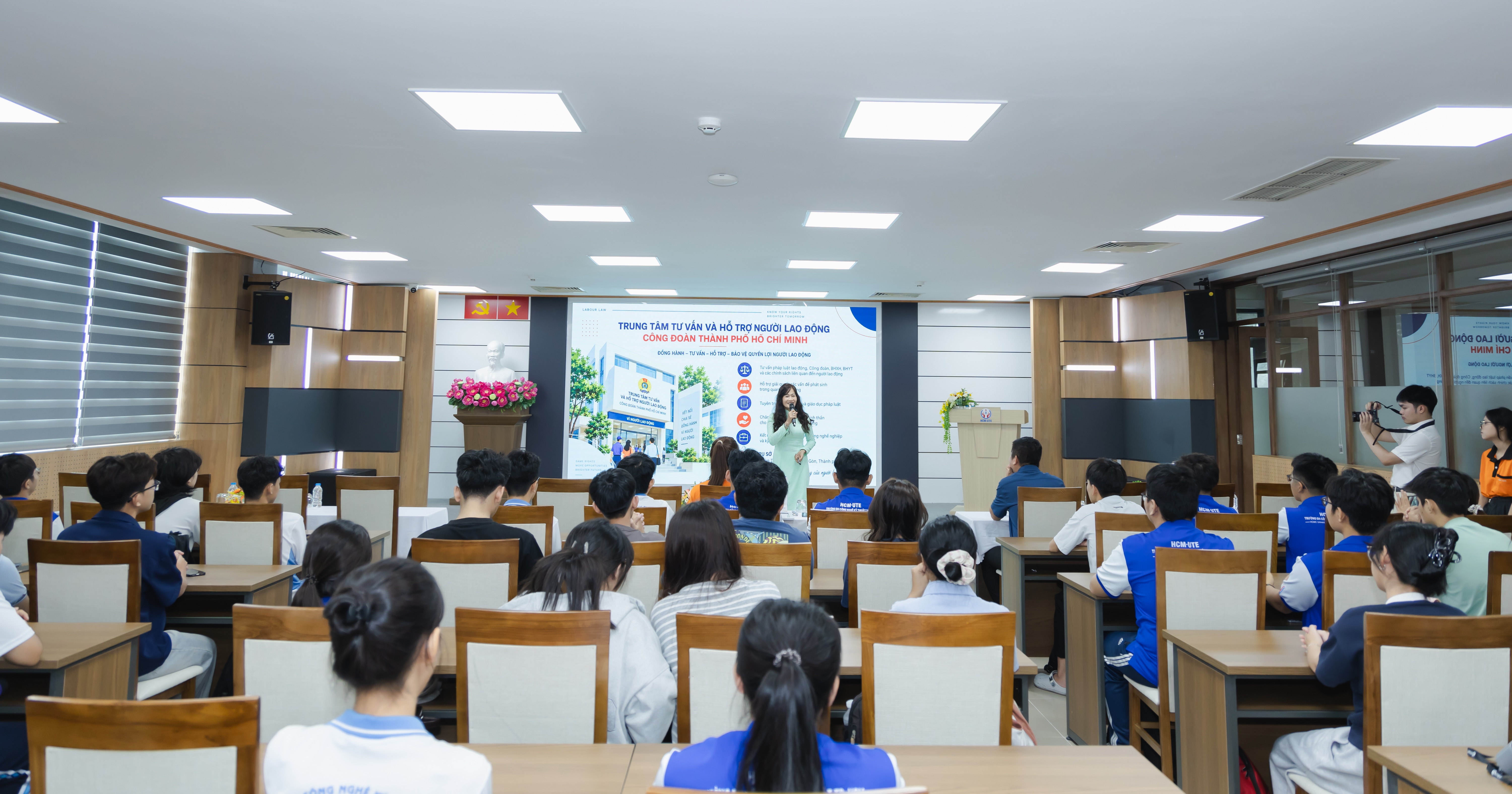 HCM-UTE trang bị kiến thức pháp luật lao động cho sinh viên năm cuối trước khi tham gia thị trường lao động