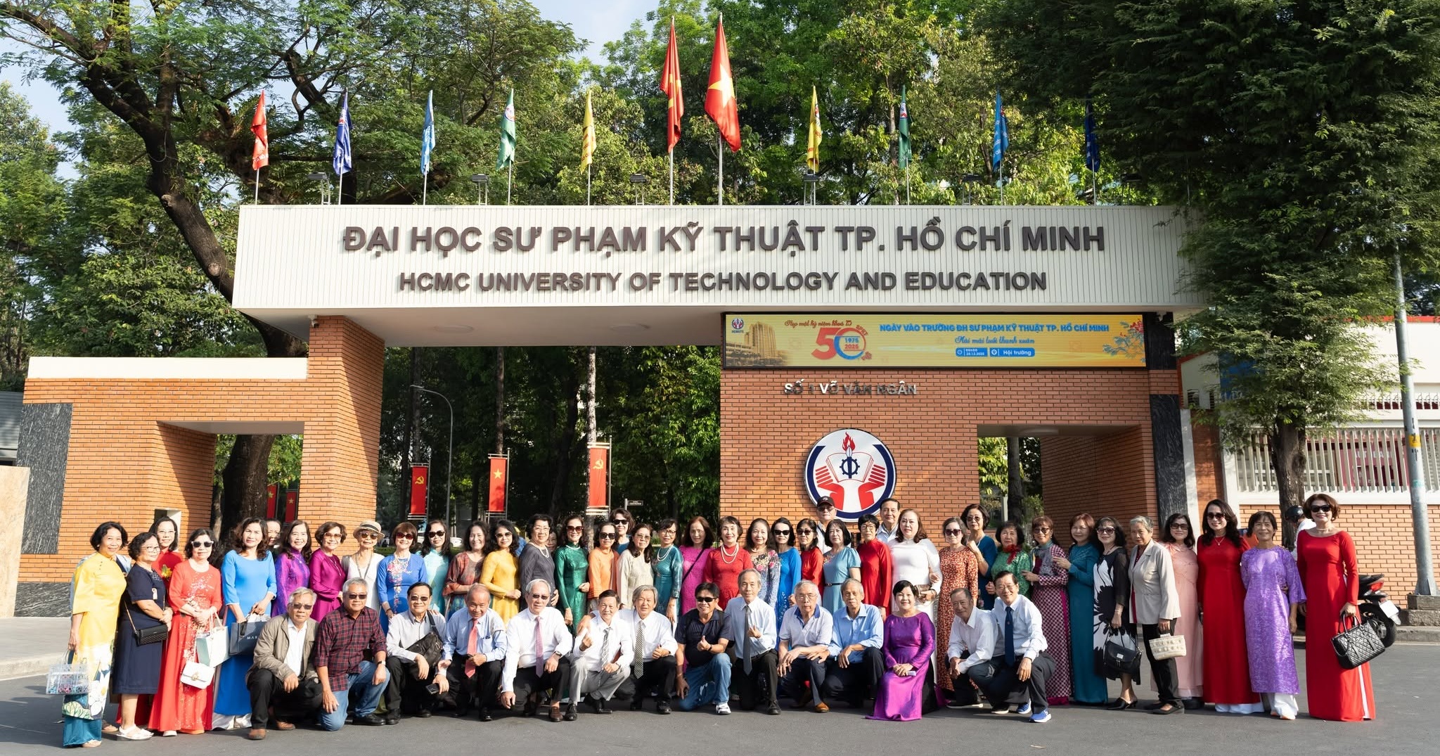 Họp mặt kỷ niệm 50 năm ngày vào Trường đầy cảm xúc của Cựu sinh viên HCM-UTE khóa 1975