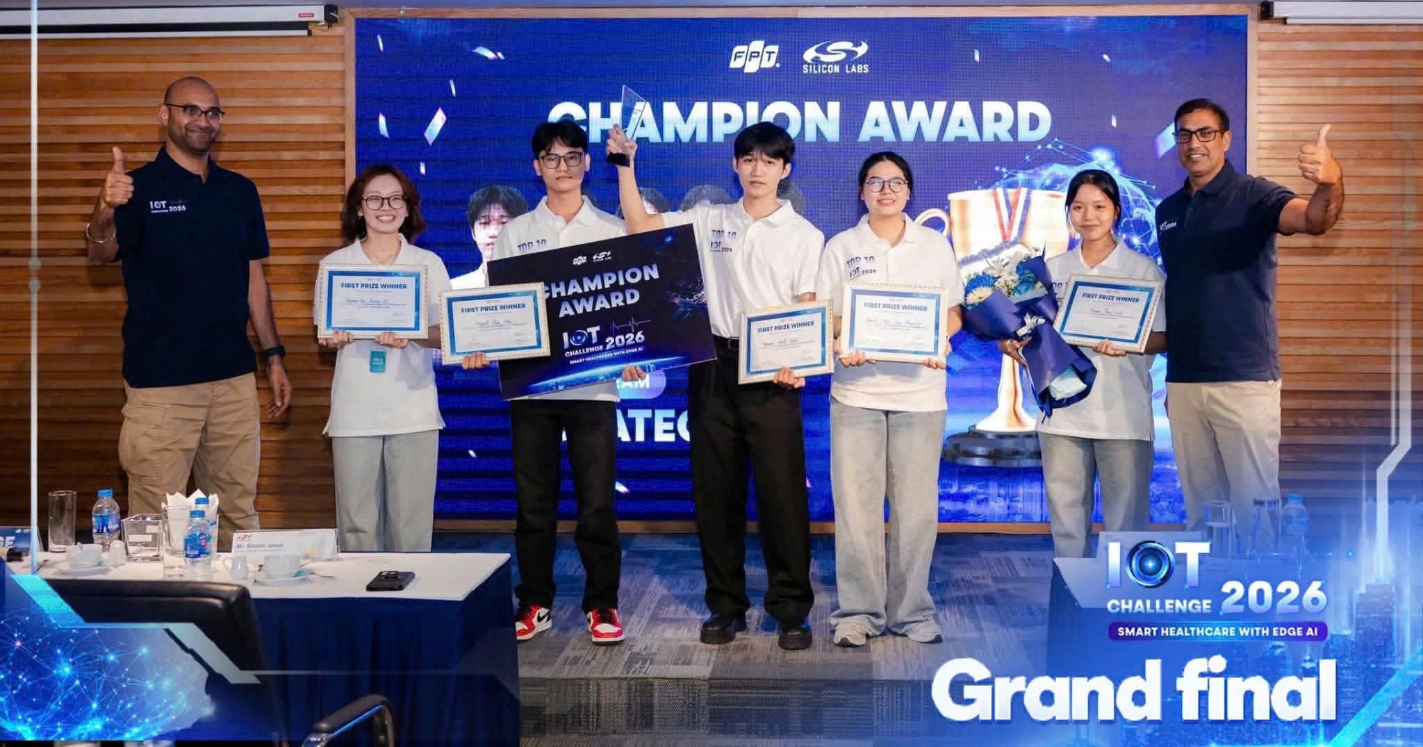 Sinh viên HCM-UTE giành Quán quân IoT Challenge 2026 với “Kính EOG thông minh điều khiển xe lăn”