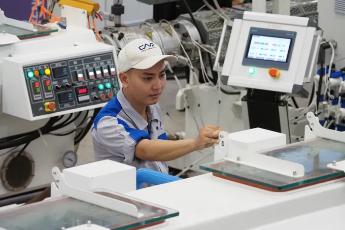   	 Người lao động phải thích ứng với công nghệ