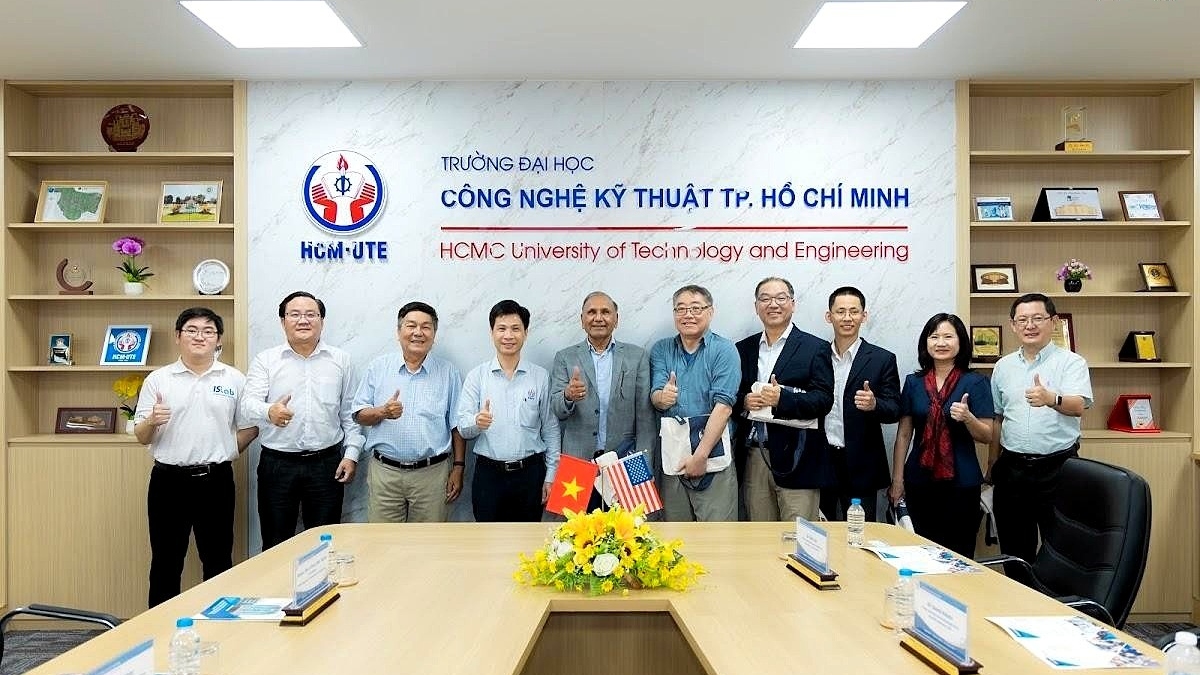 HCM-UTE và Đại học Houston trao đổi định hướng hợp tác nghiên cứu, đào tạo sau đại học
