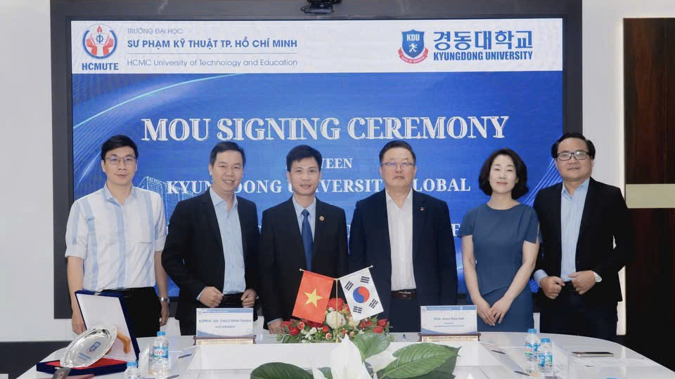 The MOU signing ceremony between Kyungdong University Global , Korea and HCMUTE
