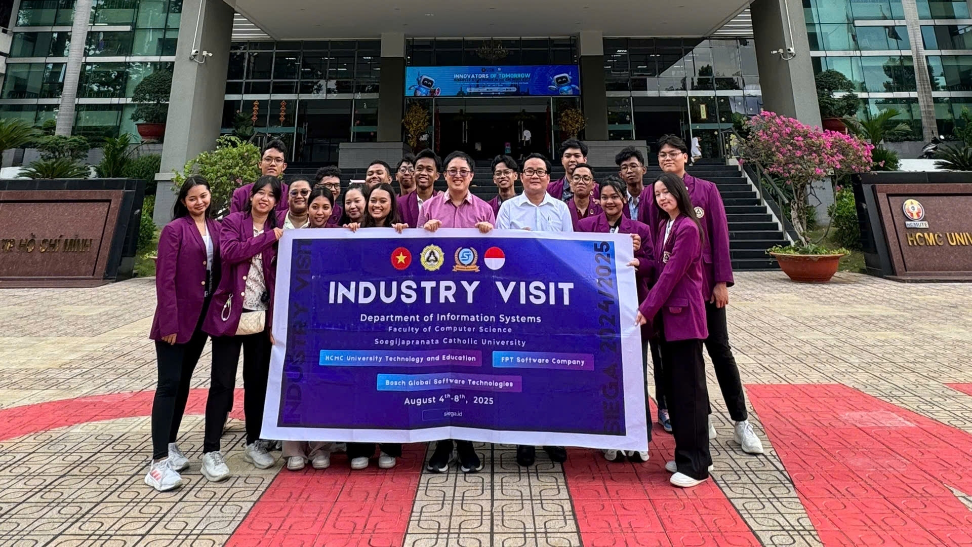 Industry Visit: SCU Students Gain Insights into Vietnam’s Leading Tech Companies