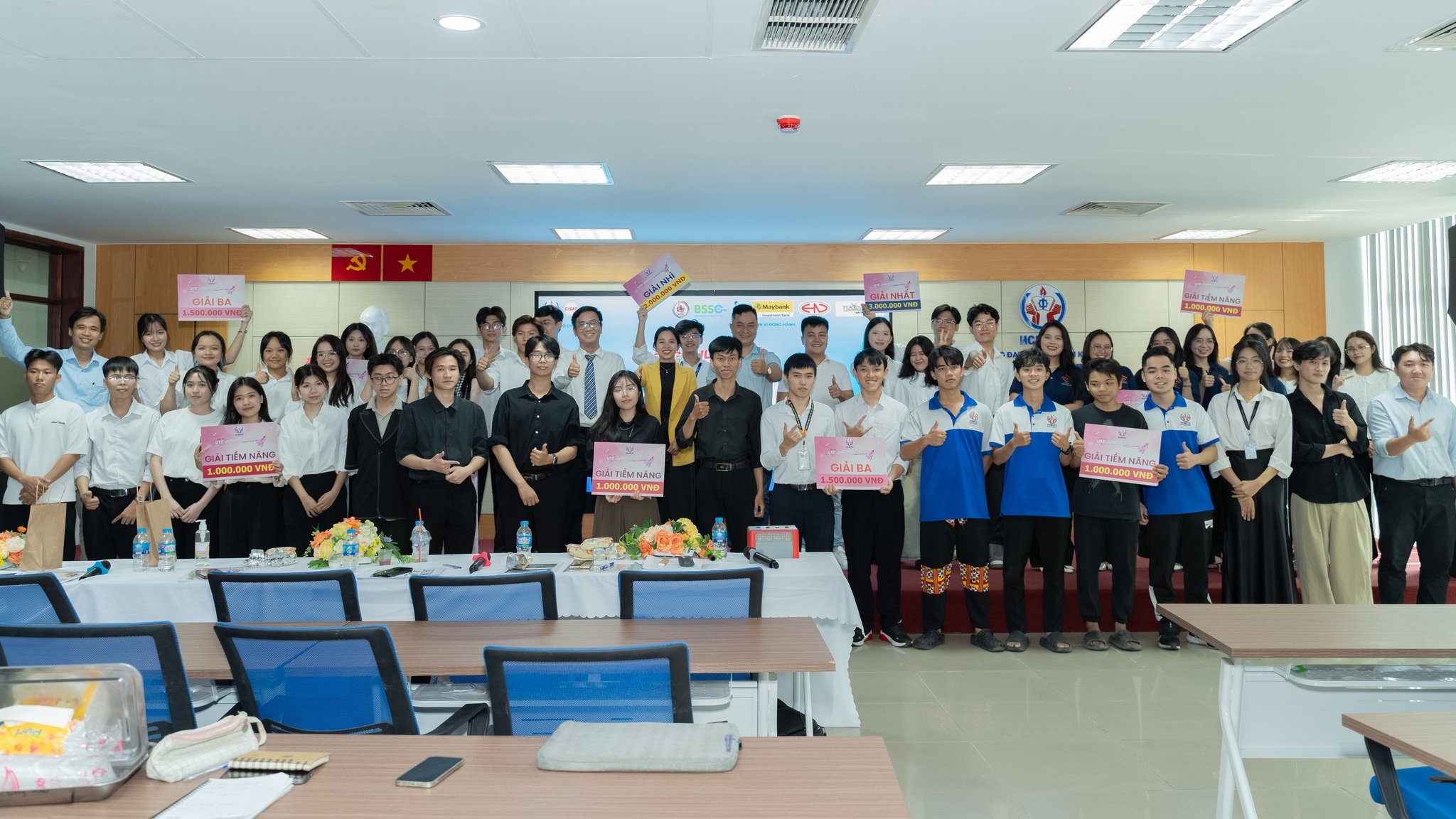 UTE Junior Startup 2025 — Annual Competition, Now with International Teams!