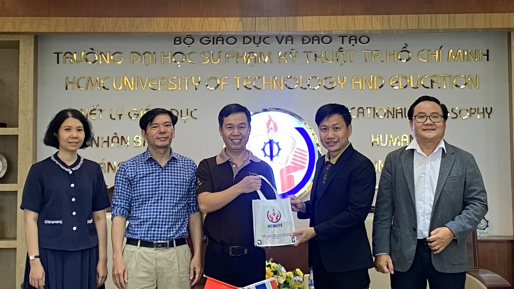 Strengthening Academic Ties between HCM-UTE and RMUTL! (14/03/2026)
