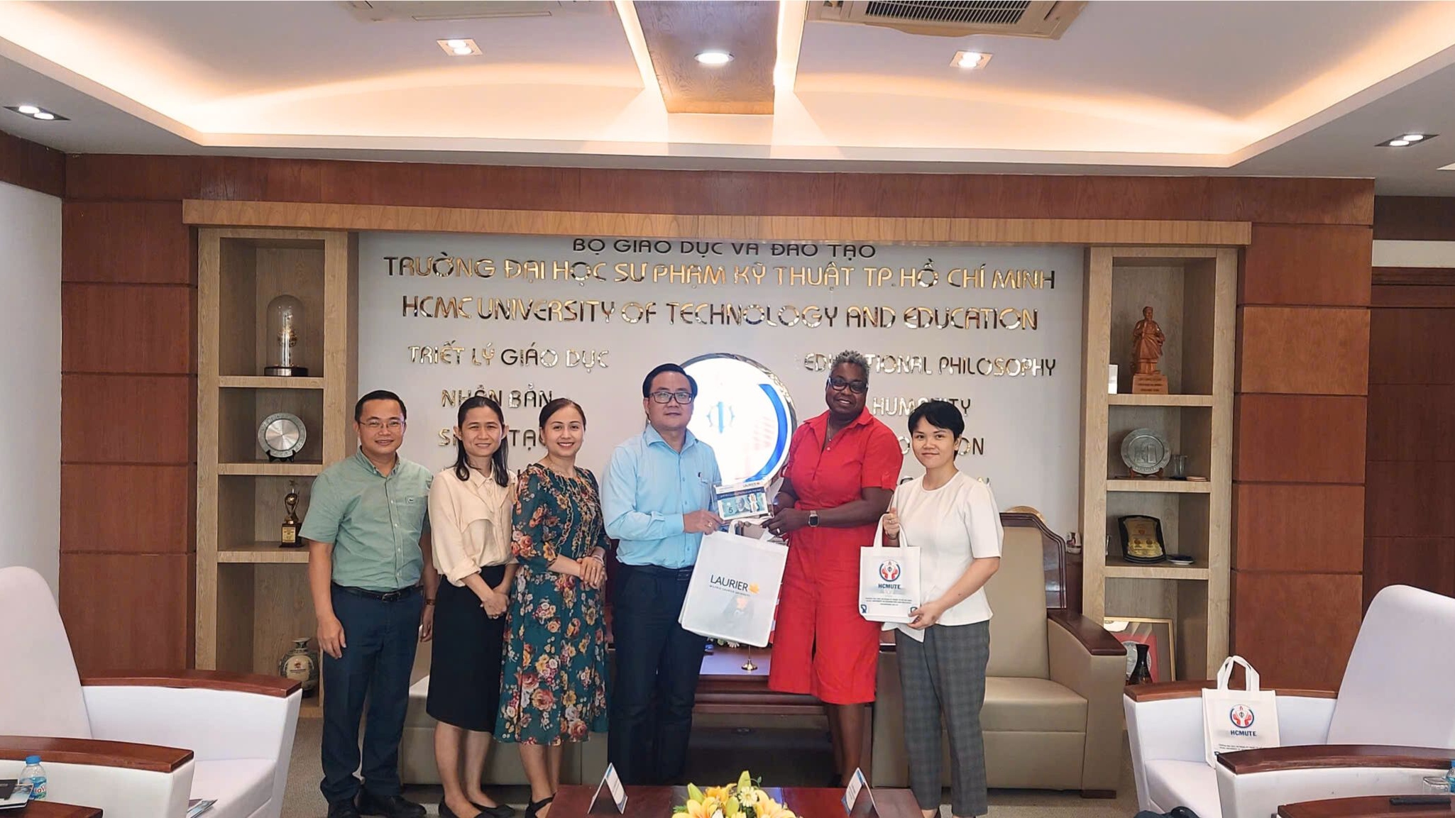 Ho Chi Minh City University of Technology and Education Welcomes Delegation from Wilfrid Laurier University (Canada)