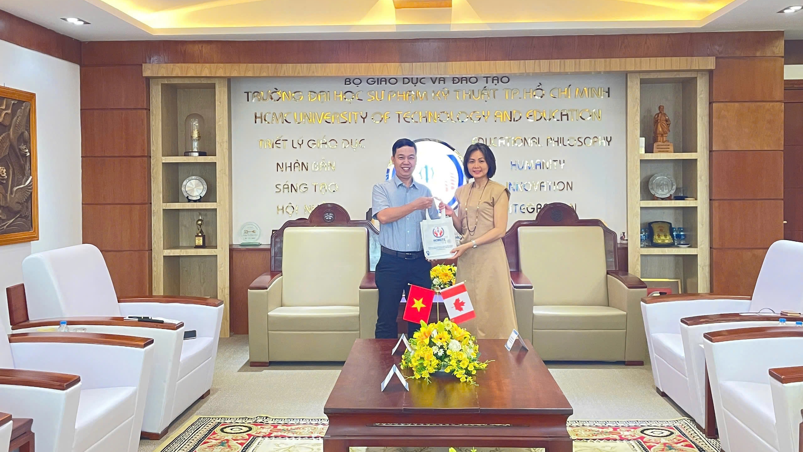 HCMUTE Welcomes Consulate General of Canada’s Trade Commissioner, Opening Doors to Future Collaborations